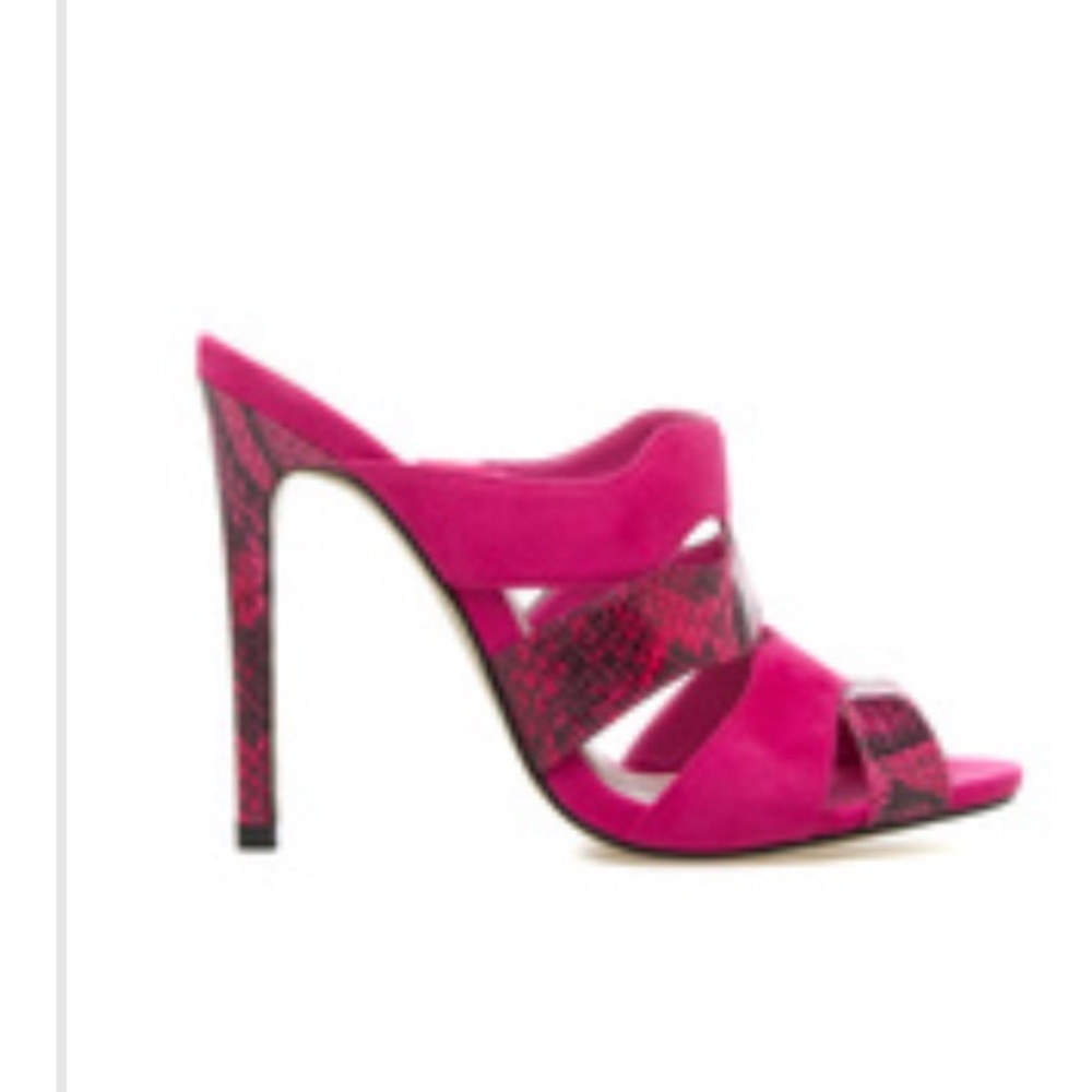 NWT!! Cute slip in heels!